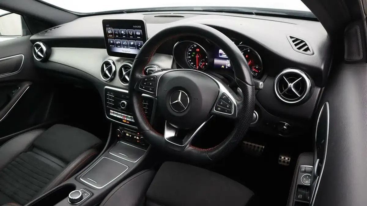 2020-mercedes-benz-gla-class-16-gla-180-amg-line-edition-7g-dct-big-9