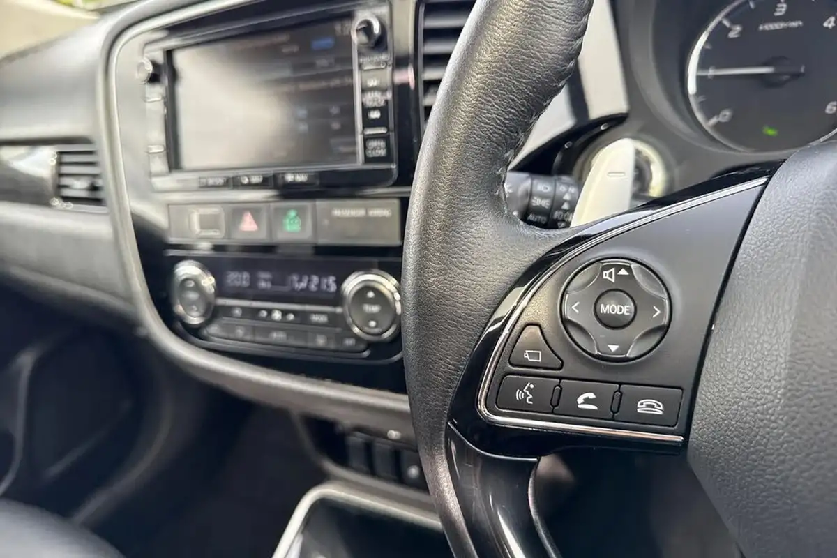 2017-mitsubishi-outlander-22di-d-4-auto-big-36