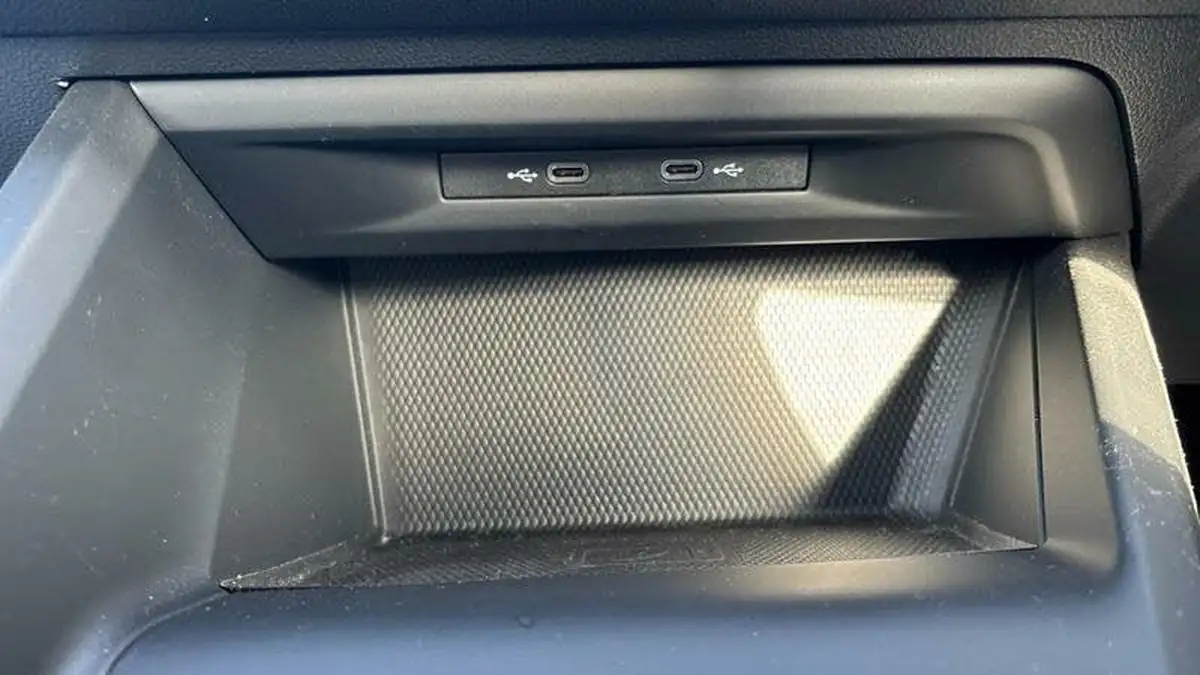 2022-volkswagen-golf-15-etsi-r-line-150ps-hatchback-big-25