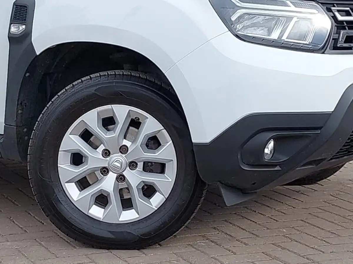 2022-dacia-duster-10-tce-comfort-100bhp-bi-fuel-station-wagon-5d-big-8