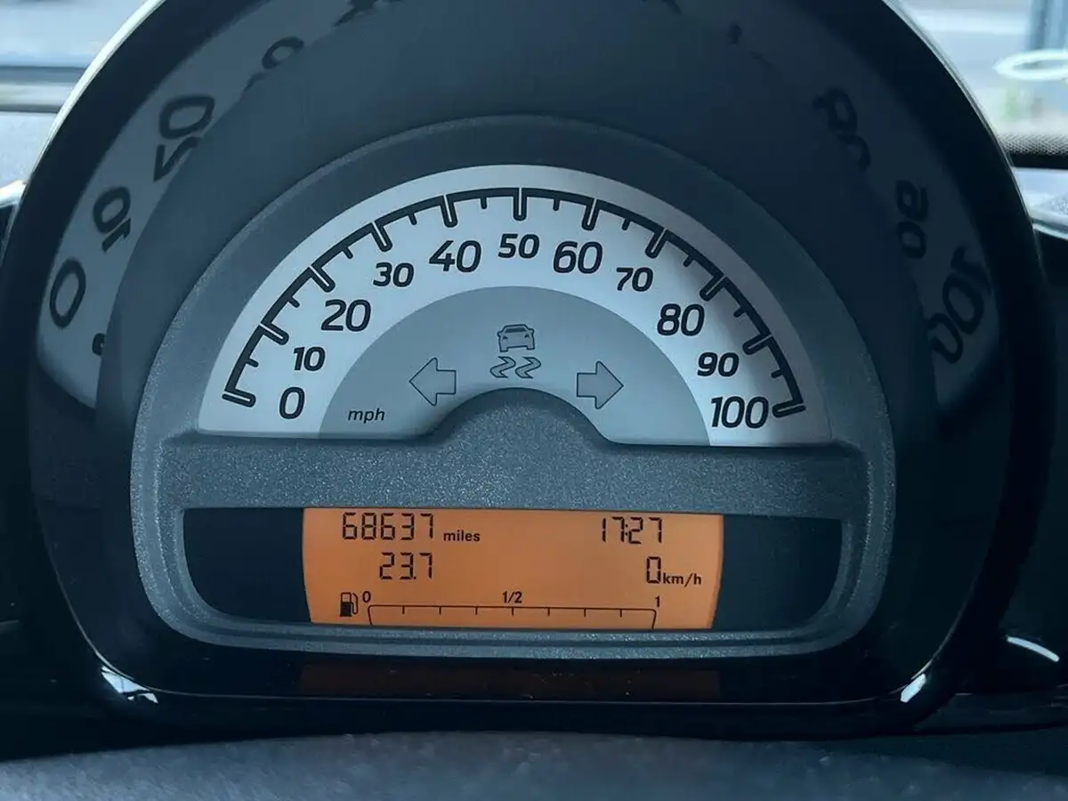 2014-smart-fortwo-10-grandstyle-plus-mhd-71bhp-coupe-big-7