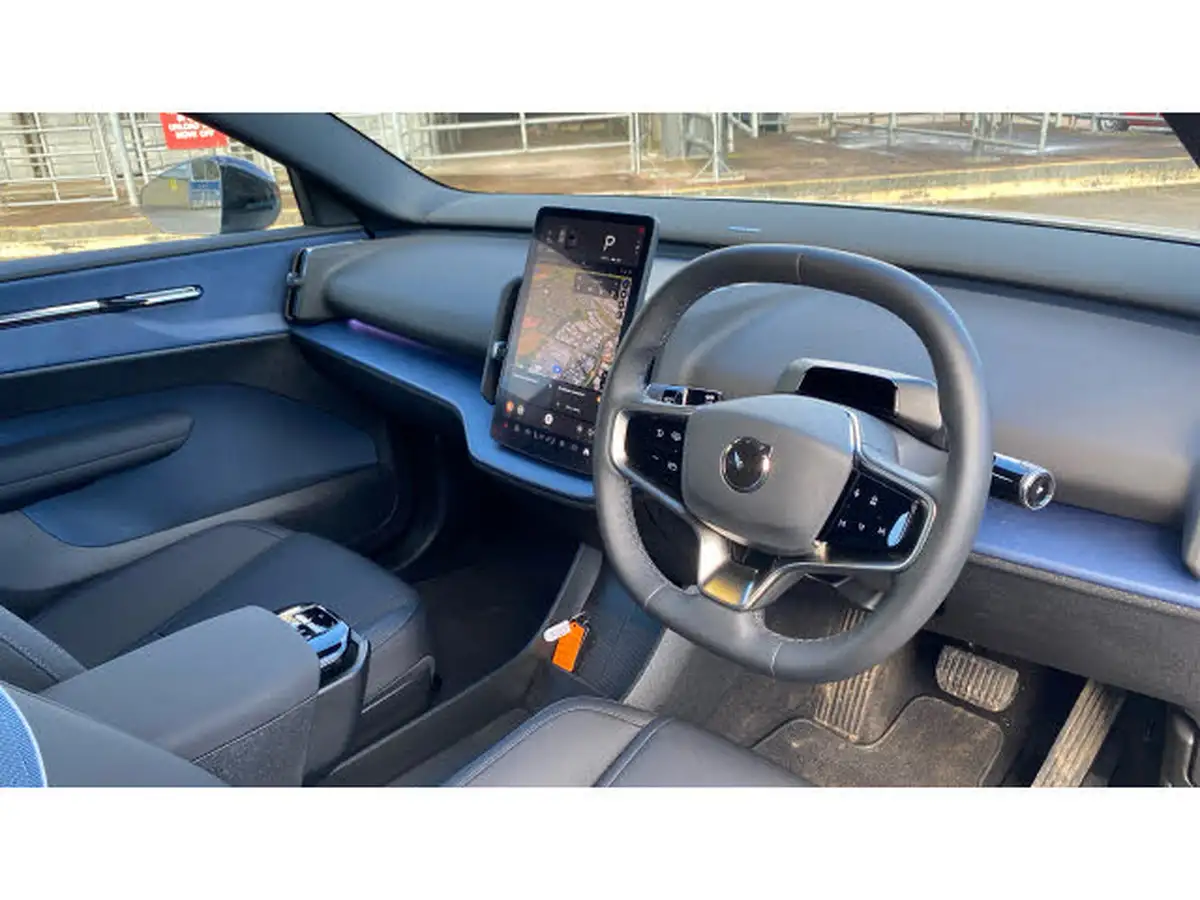 2024-volvo-ex30-e-single-motor-plus-extended-range-big-4