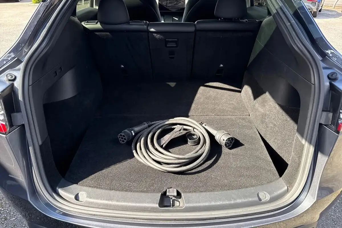 2022-tesla-model-y-e-long-range-big-44