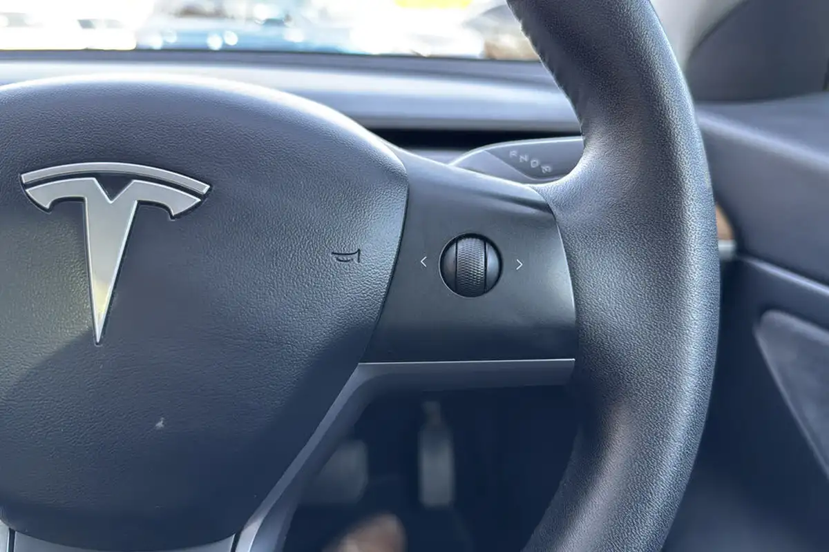 2020-tesla-model-3-e-long-range-big-16
