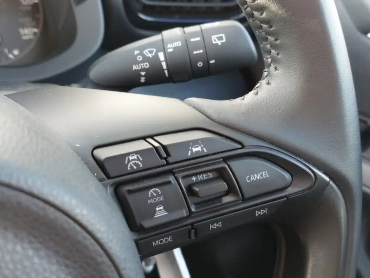 2024-mazda-mazda2-15-centre-line-big-17