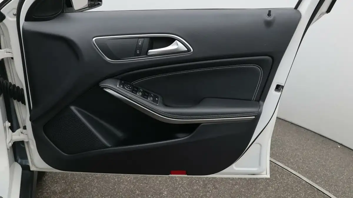 2019-mercedes-benz-gla-class-16-gla-180-urban-edition-ss-big-15