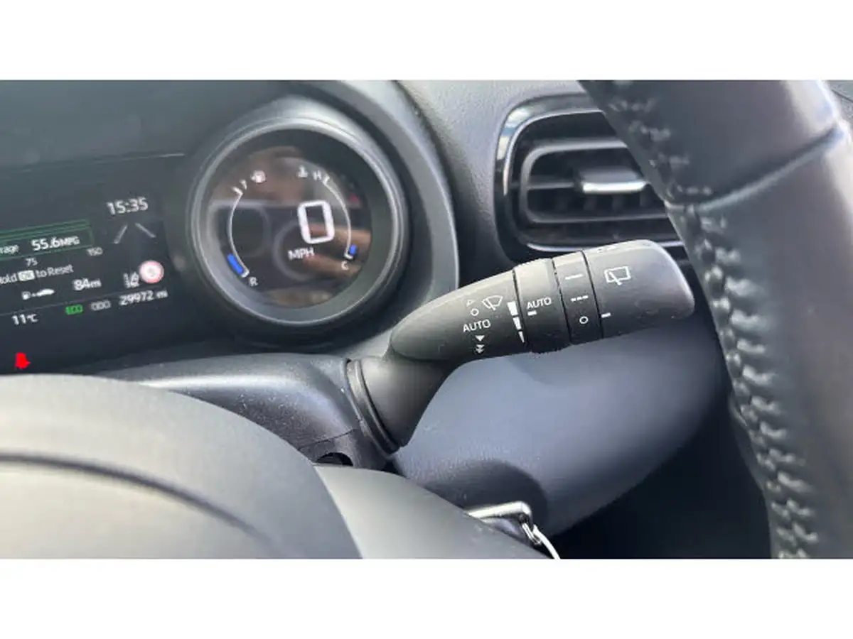 2022-toyota-yaris-15-vvt-i-design-big-24