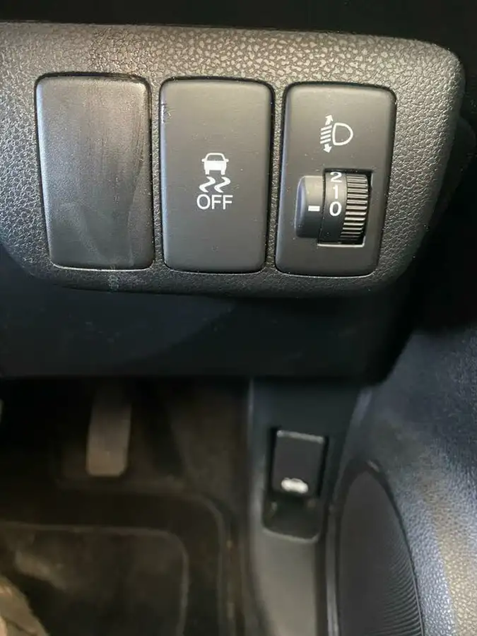 2012-honda-jazz-14-es-cvt-big-23