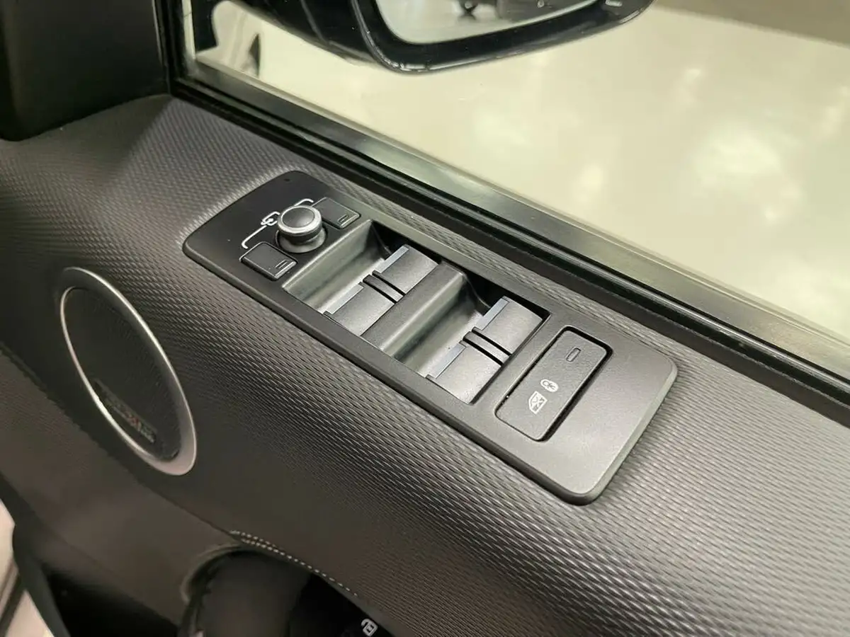 2021-land-rover-discovery-30-d300-r-dynamic-hse-big-29