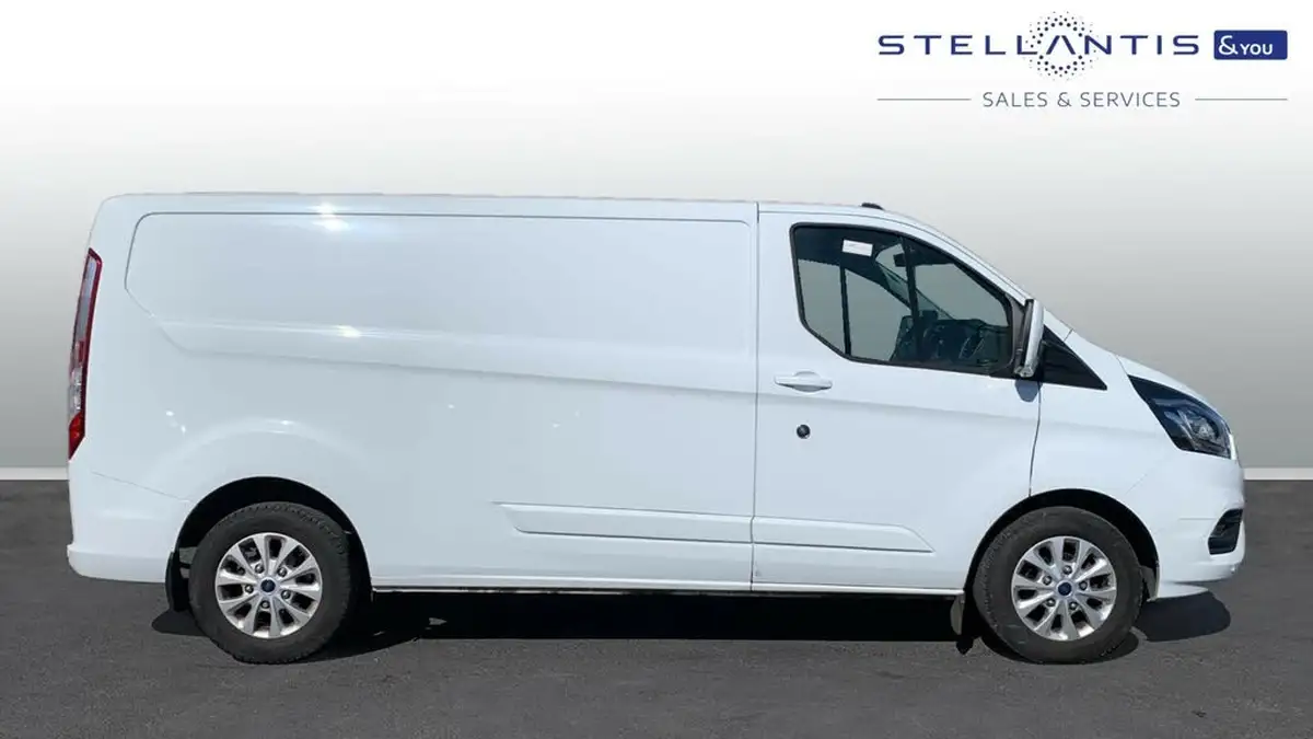 2023-ford-transit-custom-big-1
