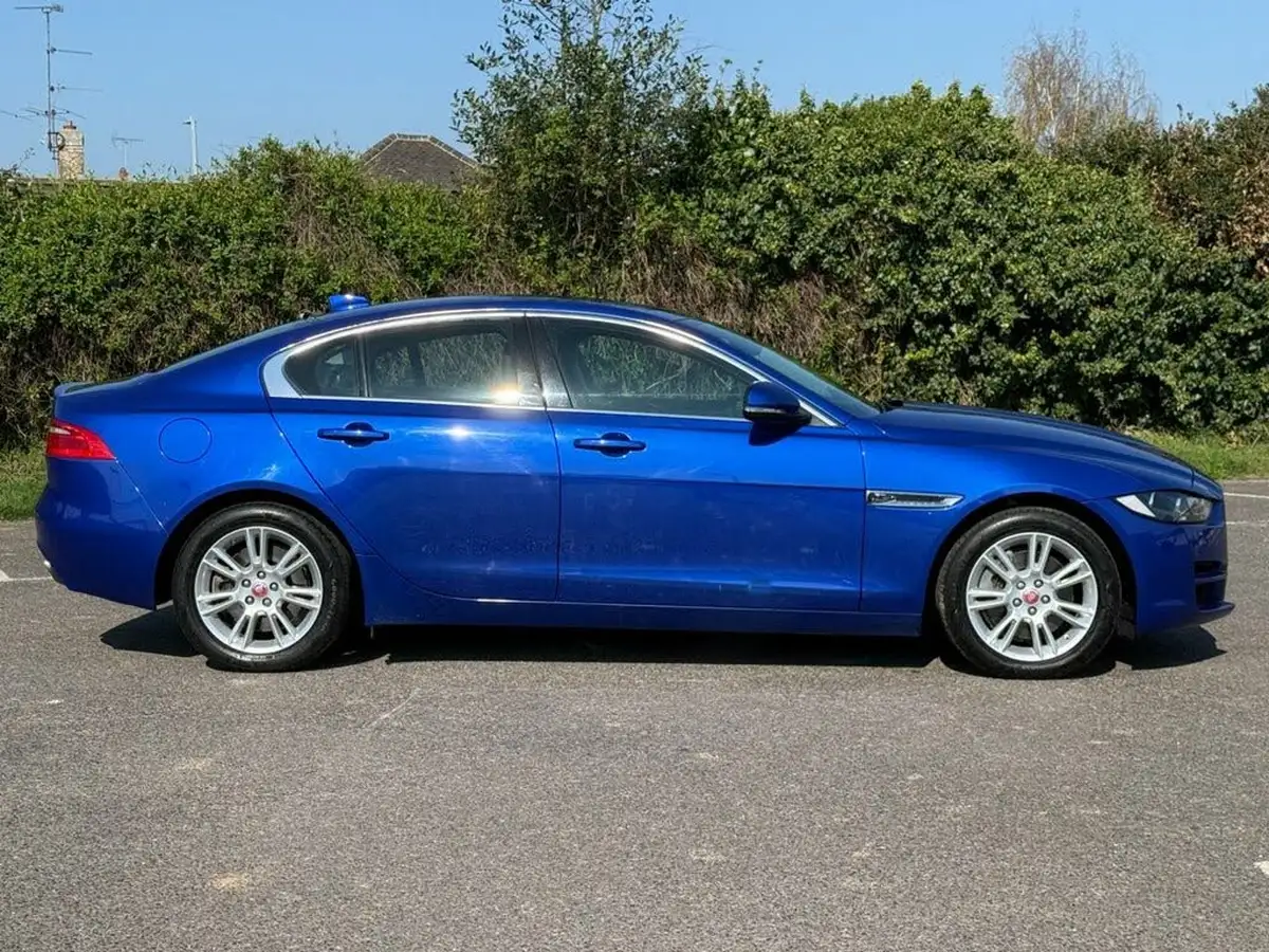 2017-jaguar-xe-20i-prestige-200ps-ss-1999cc-big-2