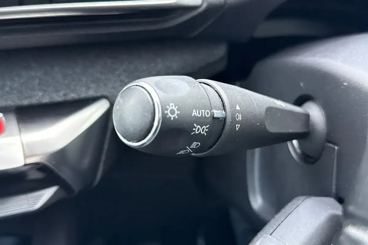 2021-peugeot-3008-suv-12-puretech-allure-premium-big-31