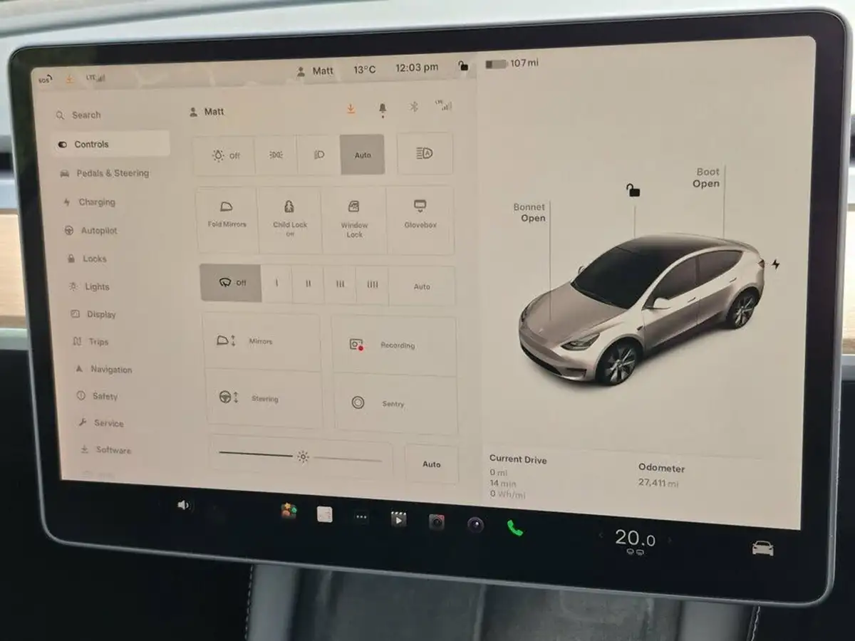 2022-tesla-model-y-e-long-range-big-19