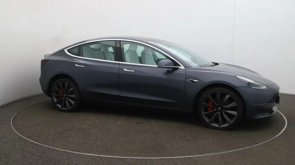 2020-tesla-model-3-e-performance-big-37