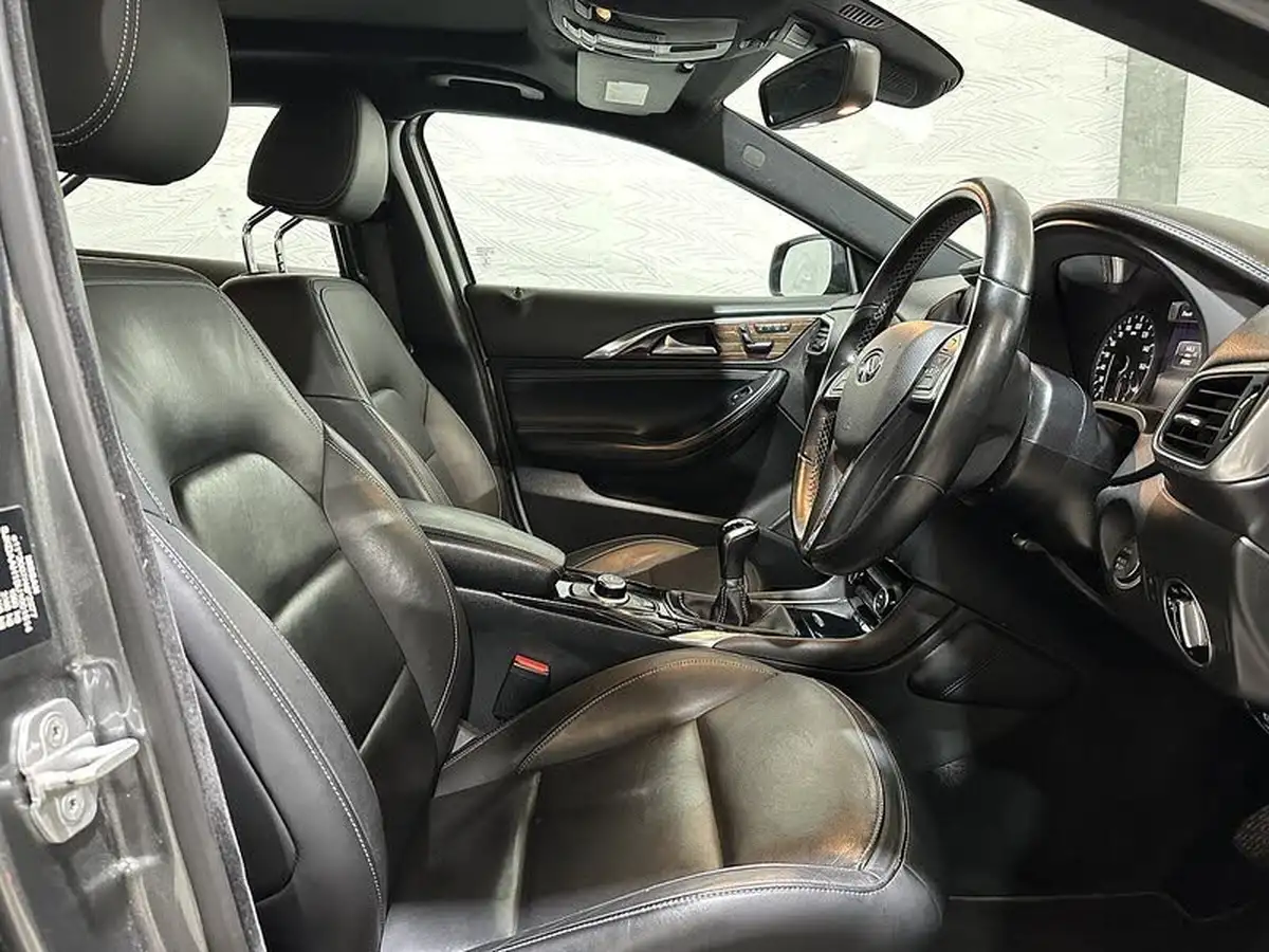 2017-infiniti-q30-15d-premium-tech-big-10
