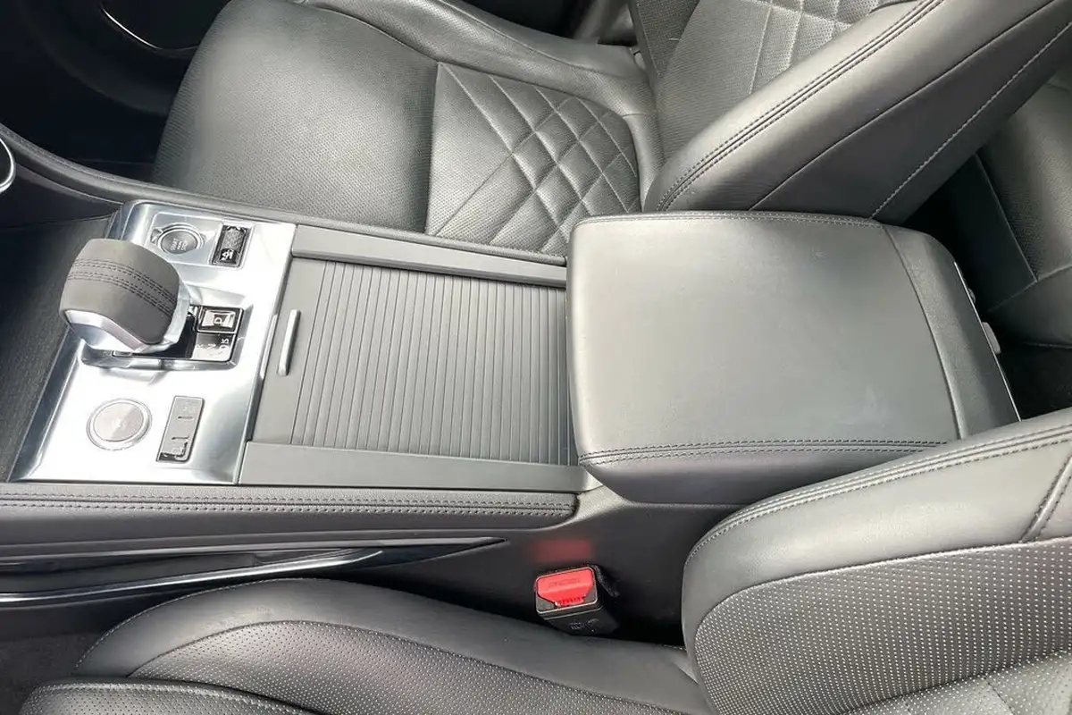 2021-jaguar-f-pace-20-d200-hse-mhev-big-39