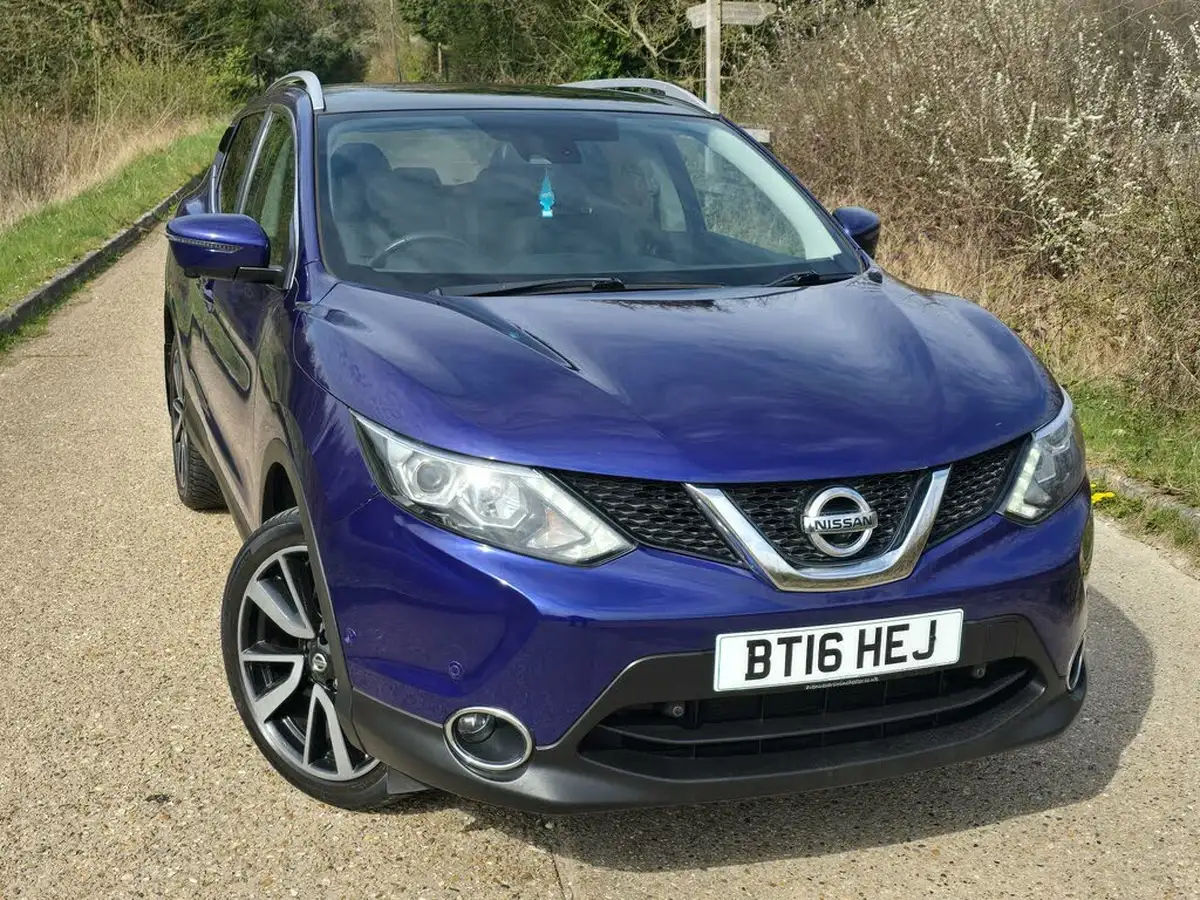 2016-nissan-qashqai-12-dig-t-tekna-big-23