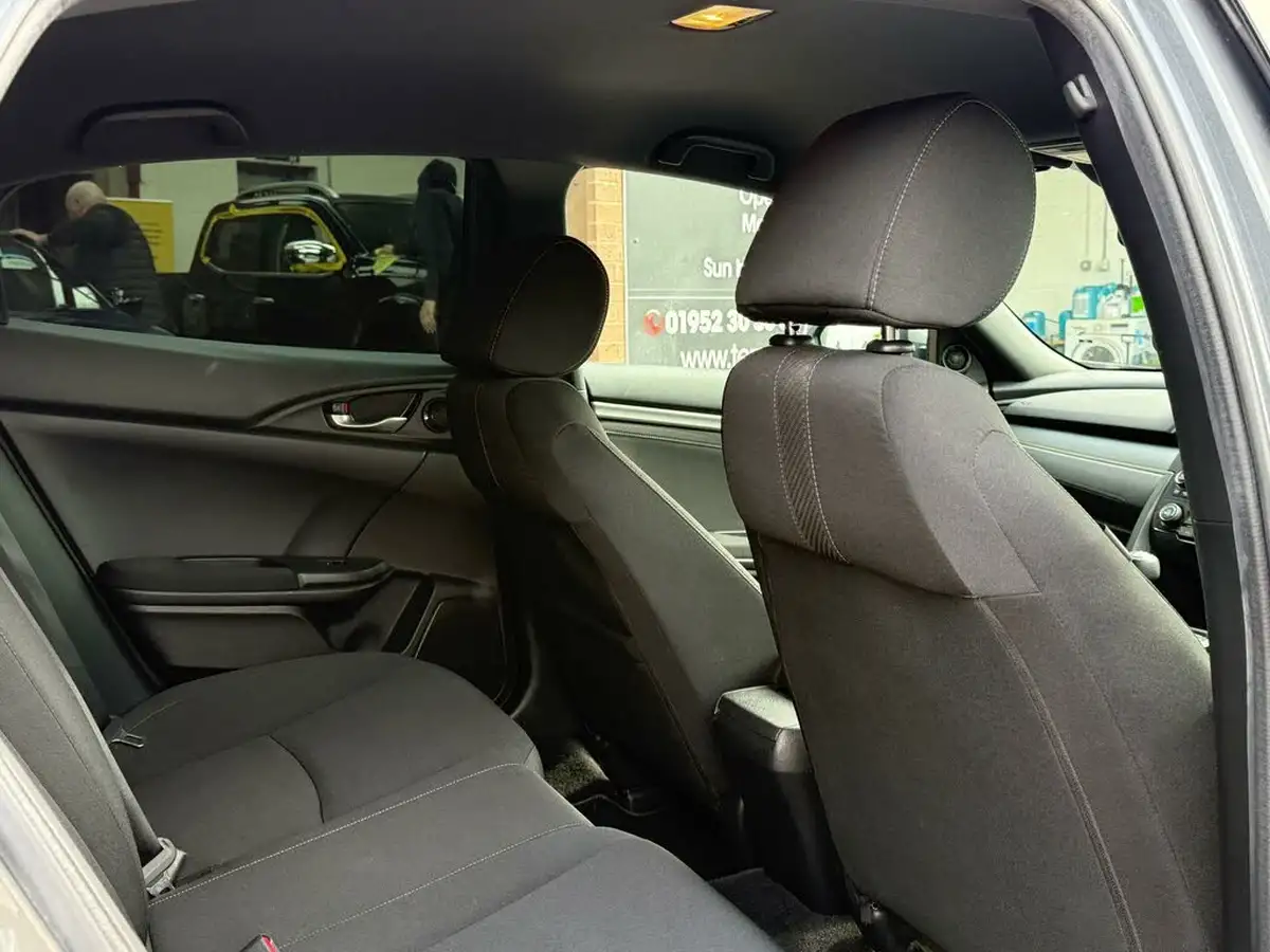 2018-honda-civic-10-vtec-turbo-se-126ps-hatchback-5d-big-38