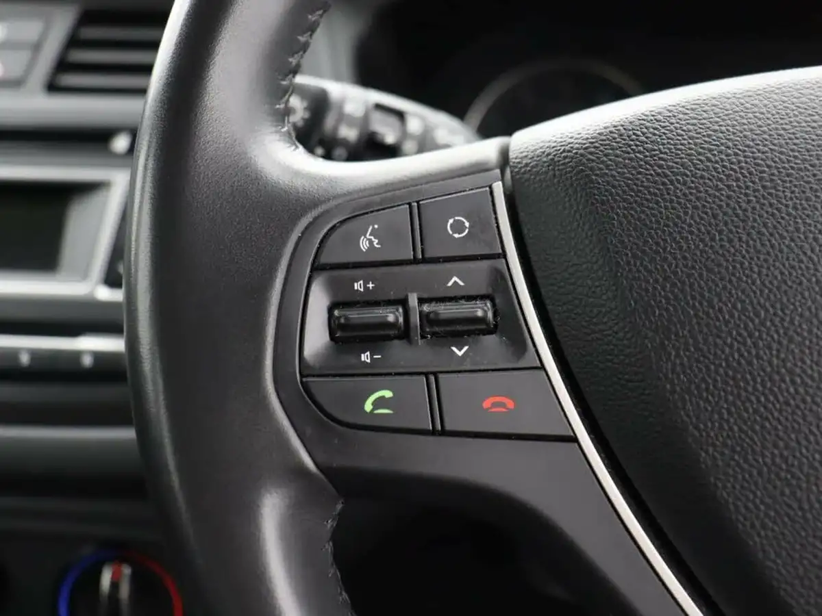 2018-hyundai-i20-14-se-big-19