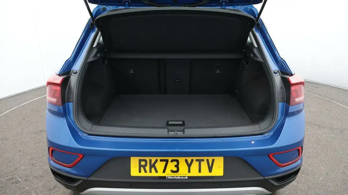 2023-volkswagen-t-roc-10-tsi-life-big-17