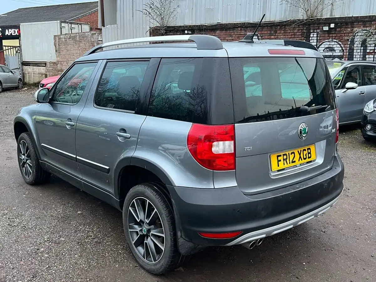 2012-skoda-yeti-20td-urban-big-9