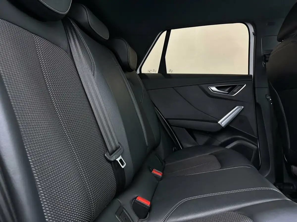 2019-audi-q2-10-30-tfsi-s-line-big-39