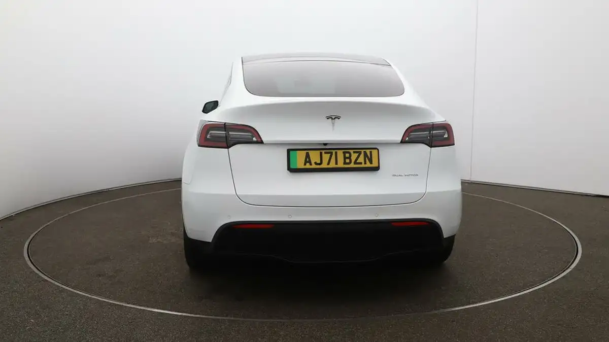 2022-tesla-model-y-e-long-range-big-50