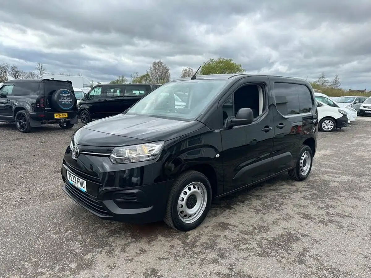 2022-toyota-proace-city-15d-active-big-35