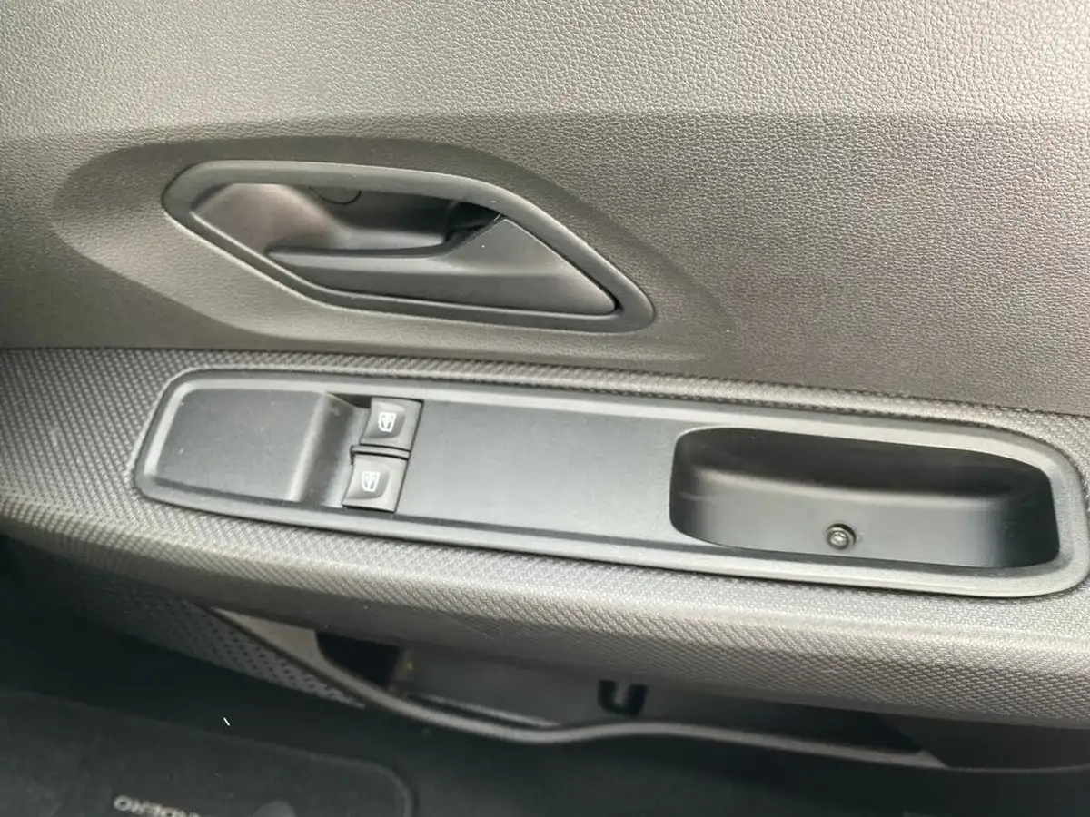 2022-dacia-sandero-10-sce-essential-big-19