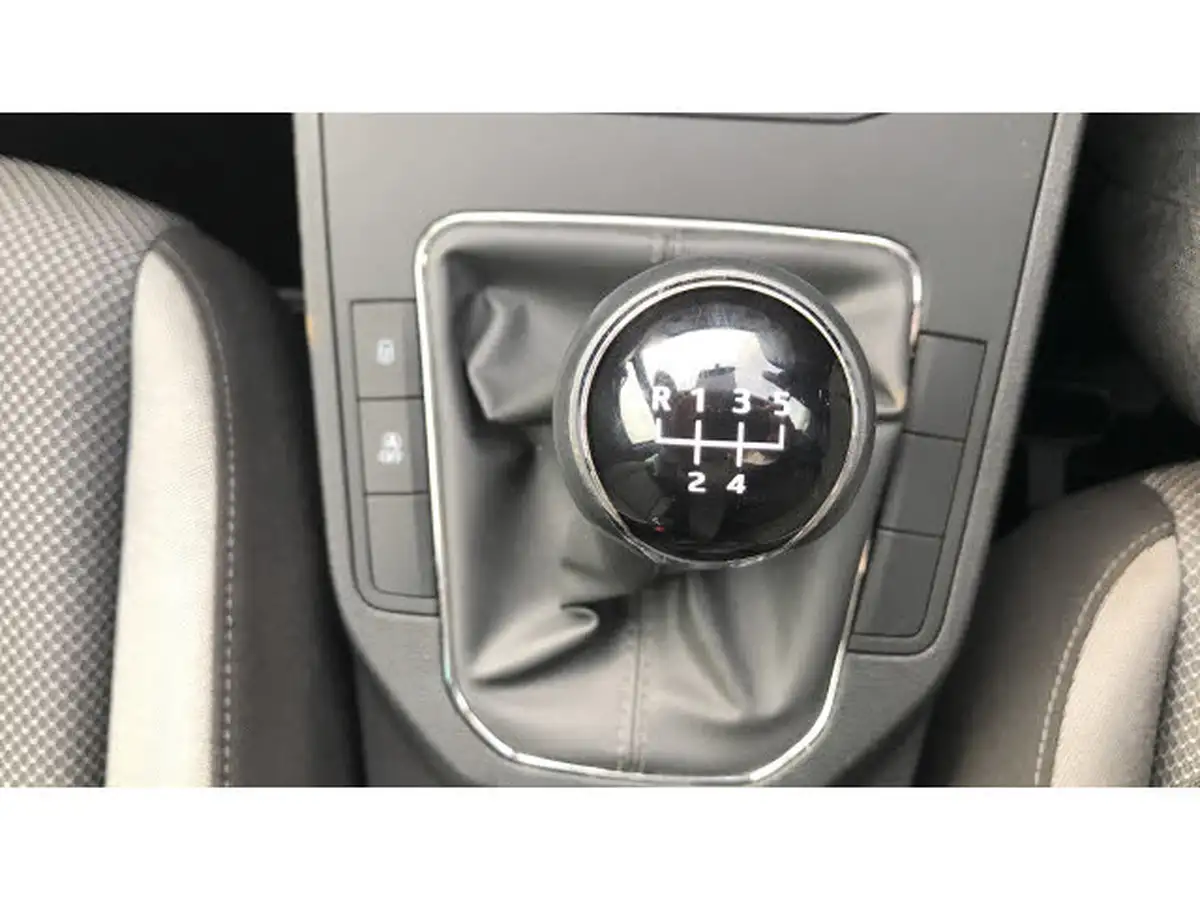 2017-seat-ibiza-10-se-design-big-34