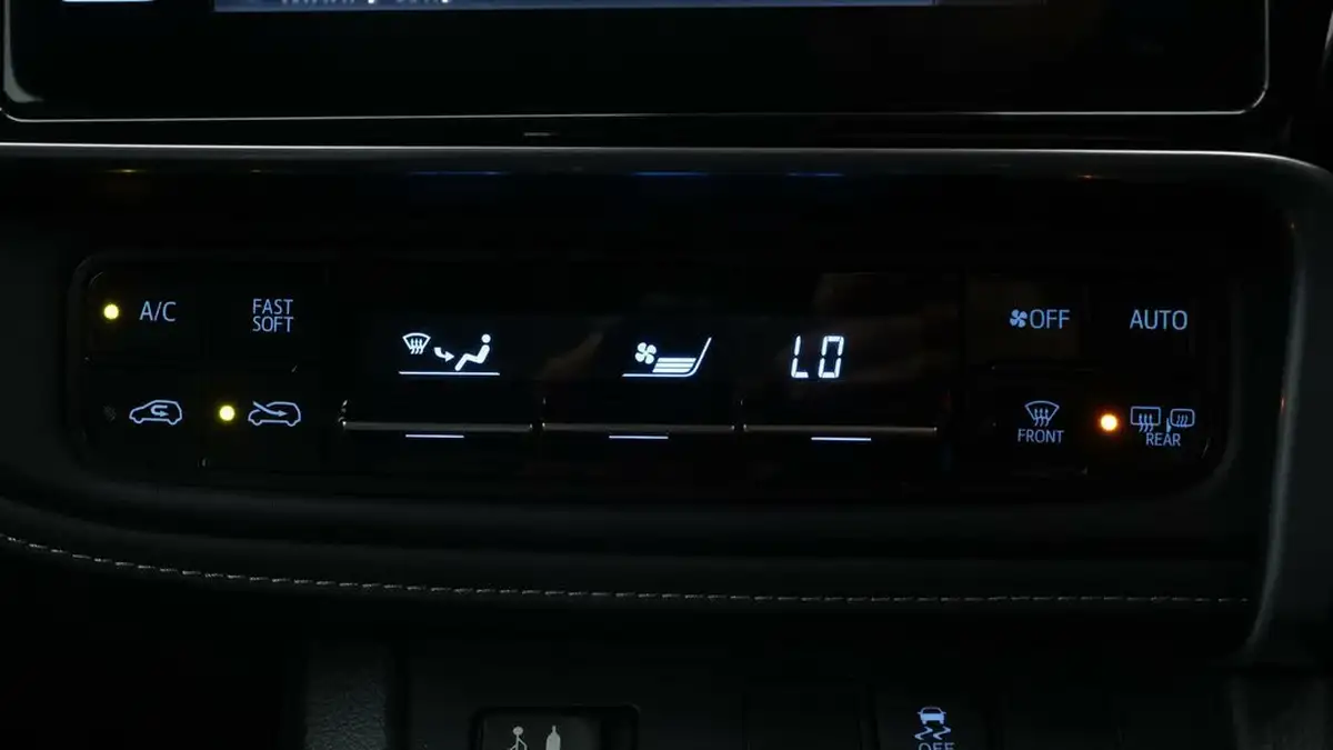 2018-toyota-auris-18-vvt-i-hsd-icon-tech-hatchback-big-12