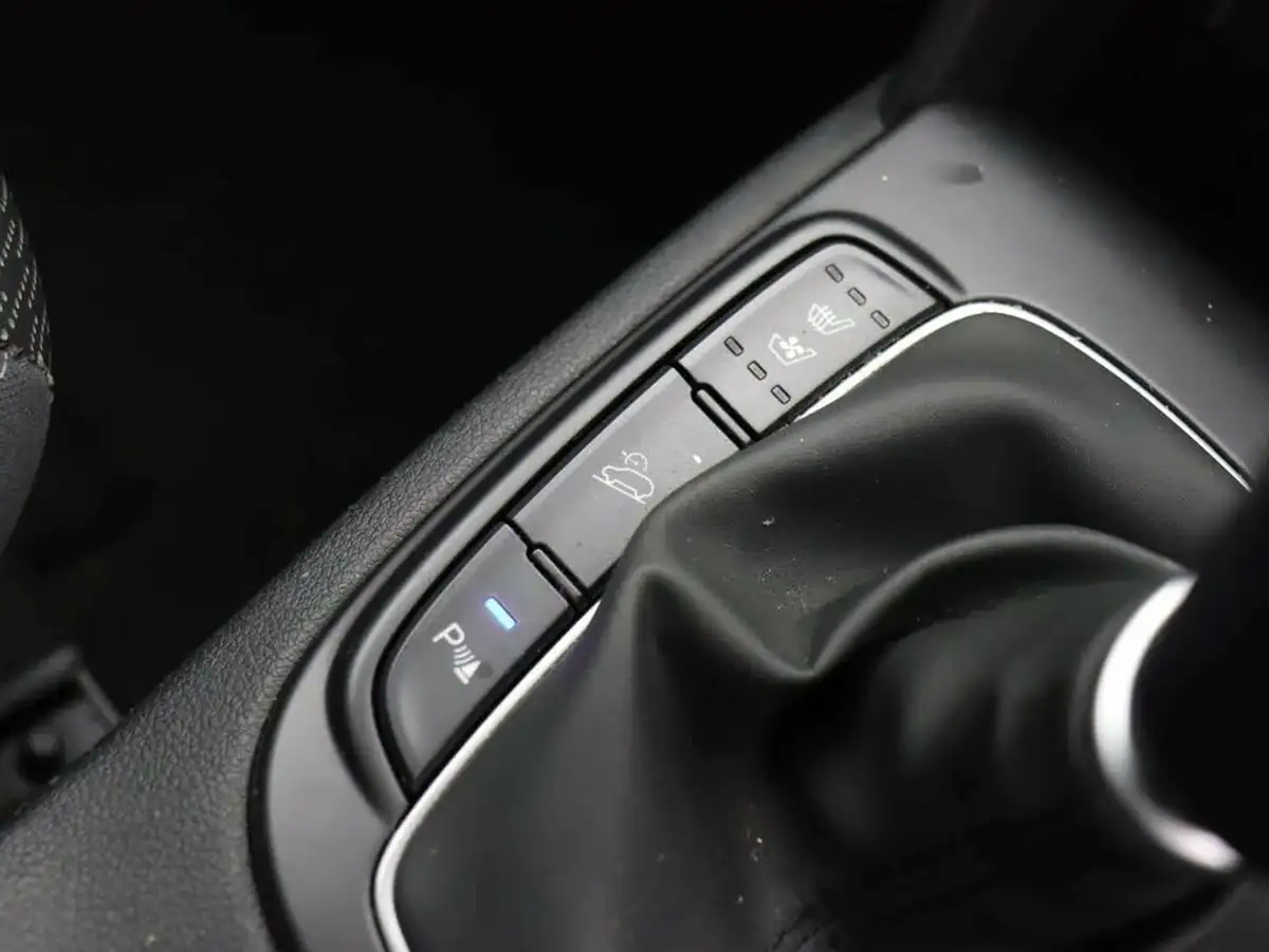 2017-hyundai-kona-10-t-gdi-premium-se-big-23