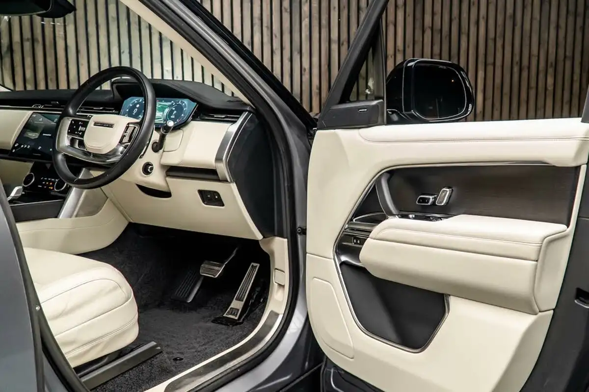 2022-land-rover-range-rover-30-p440e-se-big-30