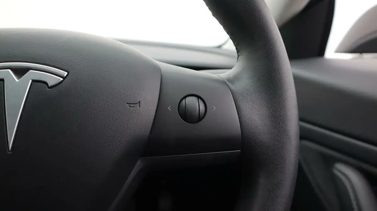 2020-tesla-model-3-e-long-range-big-26