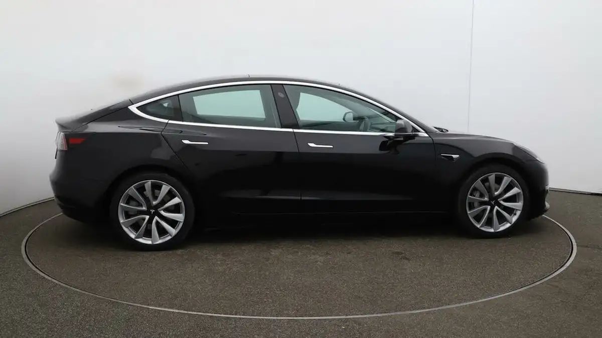 2020-tesla-model-3-e-long-range-big-43