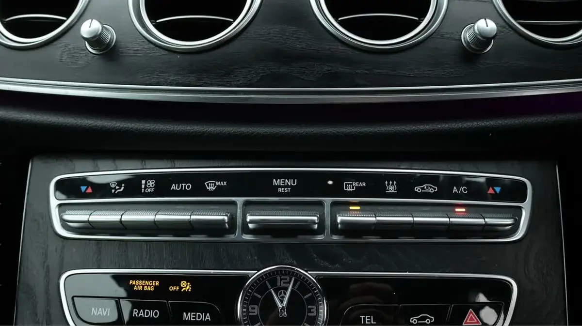 2020-mercedes-benz-e-class-20d-e300de-amg-line-premium-eq-power-estate-5d-big-12