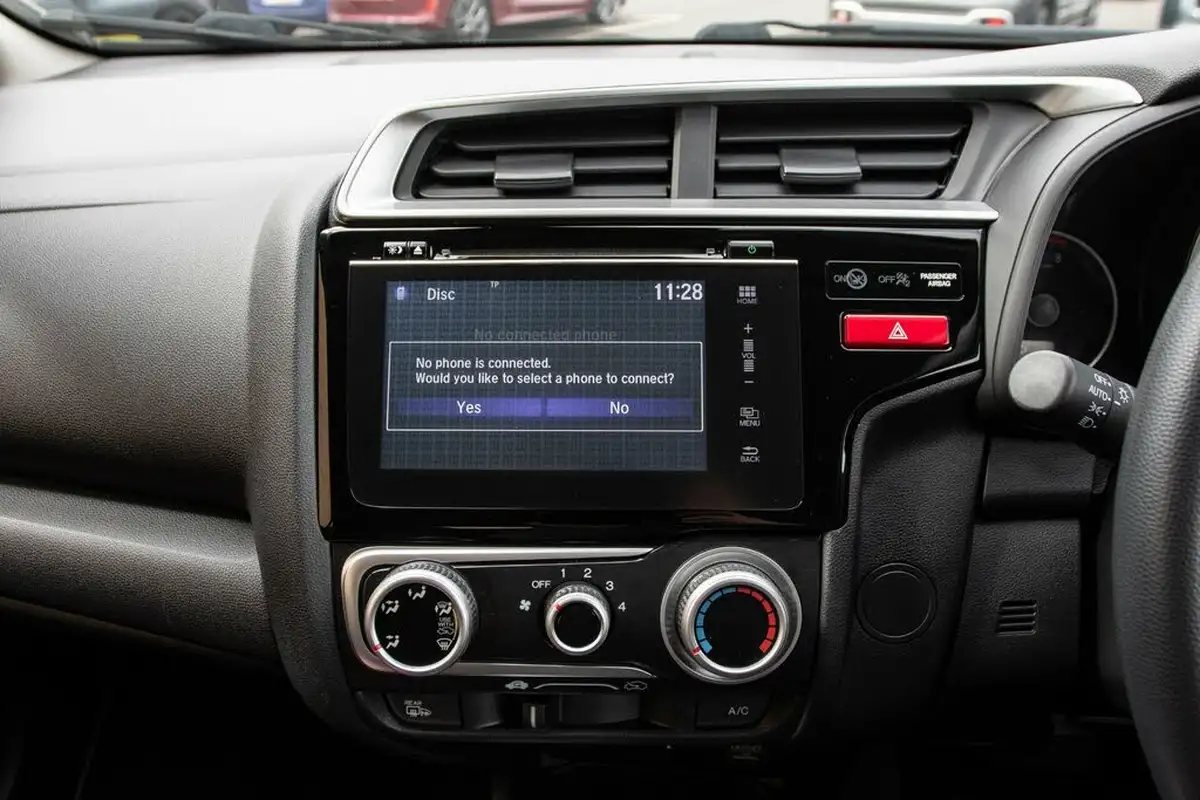 2015-honda-jazz-13-i-vtec-se-cvt-big-22