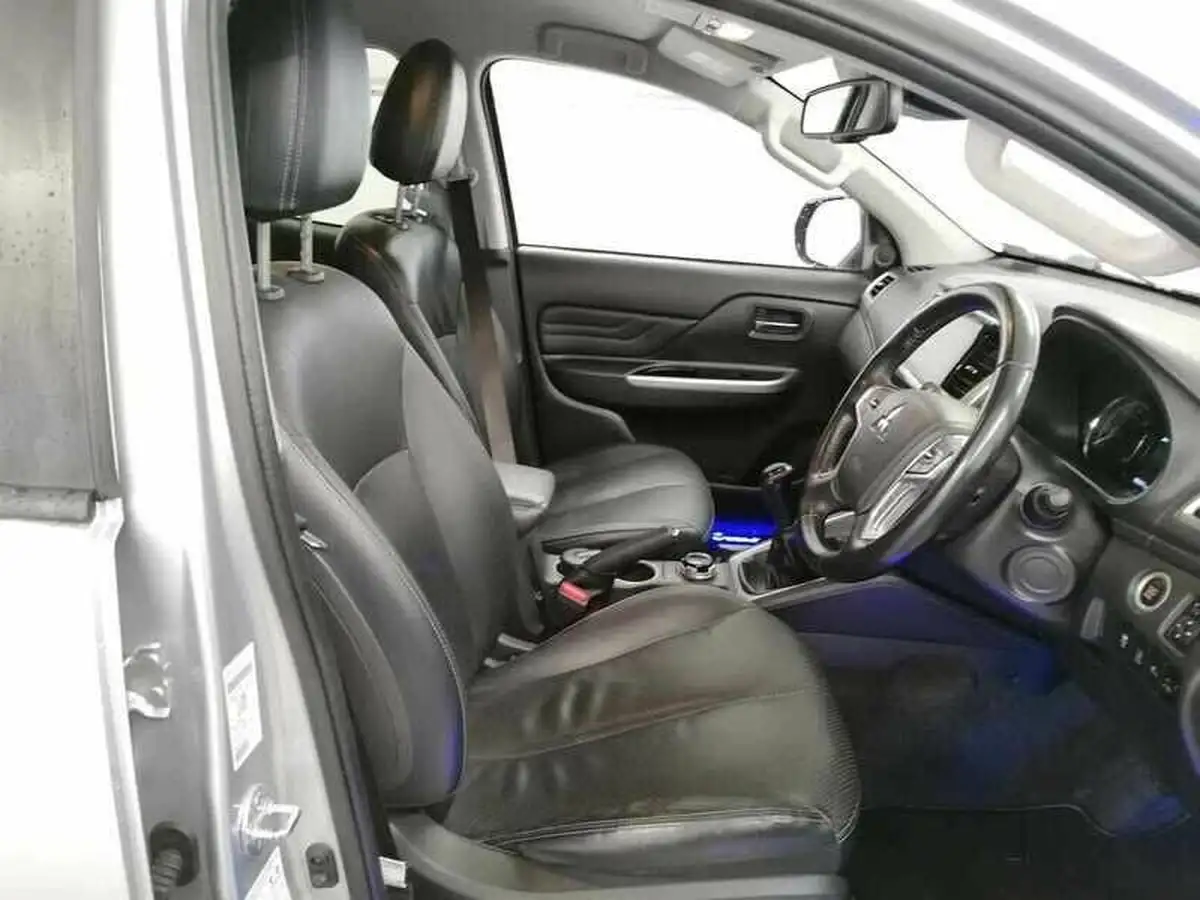 2020-mitsubishi-l200-22di-d-barbarian-big-9