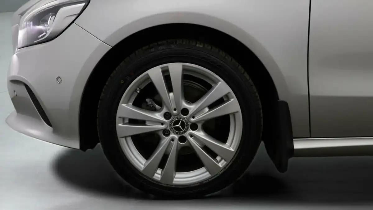 2017-mercedes-benz-a-class-15d-a180d-sport-premiumss-7g-dct-big-16