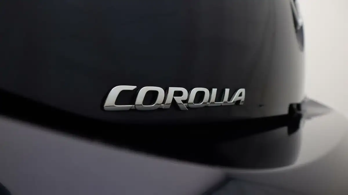 2022-toyota-corolla-18-vvt-i-icon-tech-trk-hatchback-5d-big-21