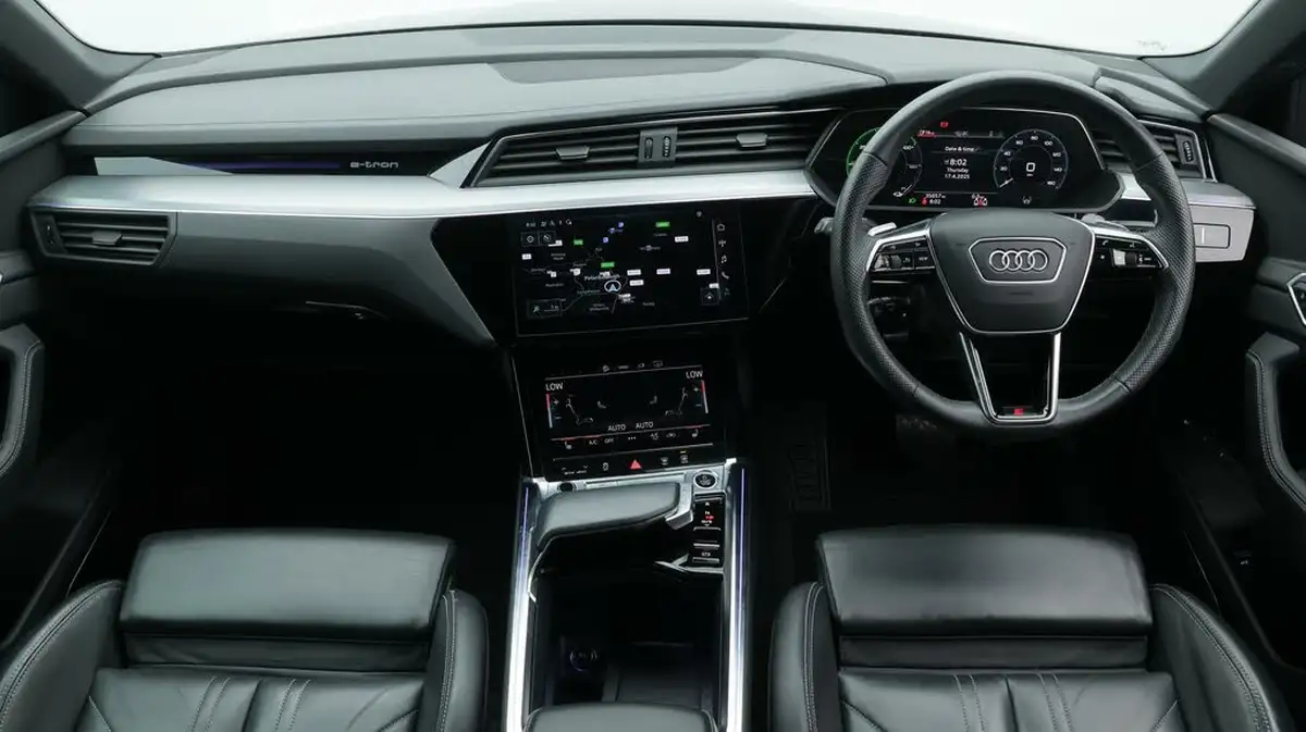 2022-audi-e-tron-55e-black-edition-sportback-big-13