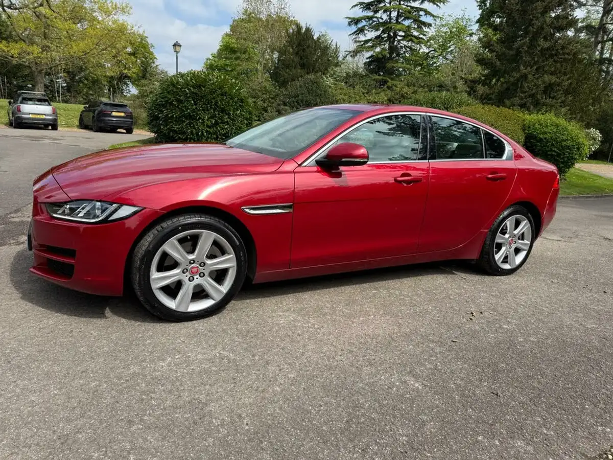 2017-jaguar-xe-20d-portfolio-180ps-awd-ss-1999cc-auto-big-19
