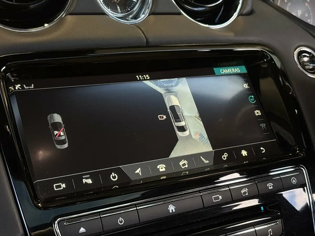 2019-jaguar-xj-series-30td-xj-portfolio-lwb-big-34