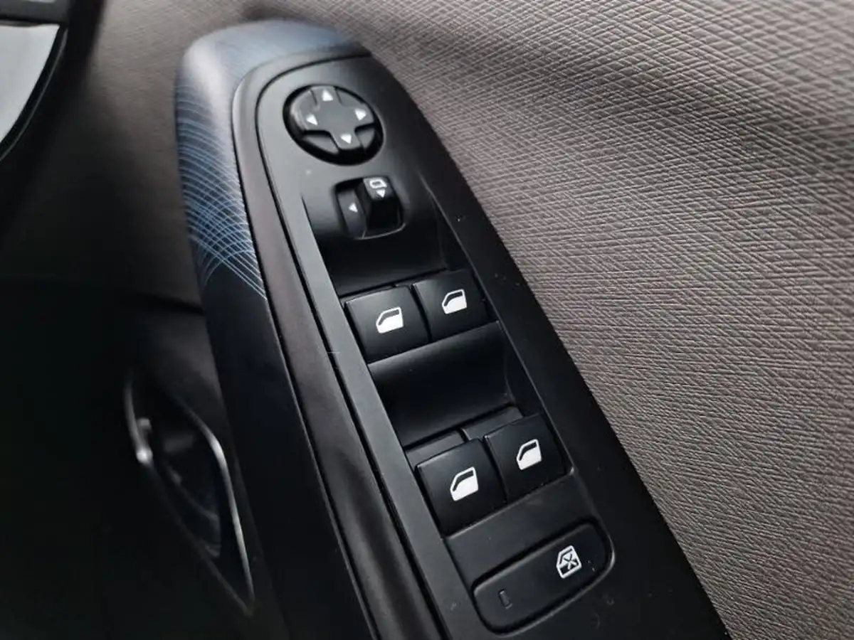 2019-citroen-grand-c4-spacetourer-15bluehdi-feel-big-14
