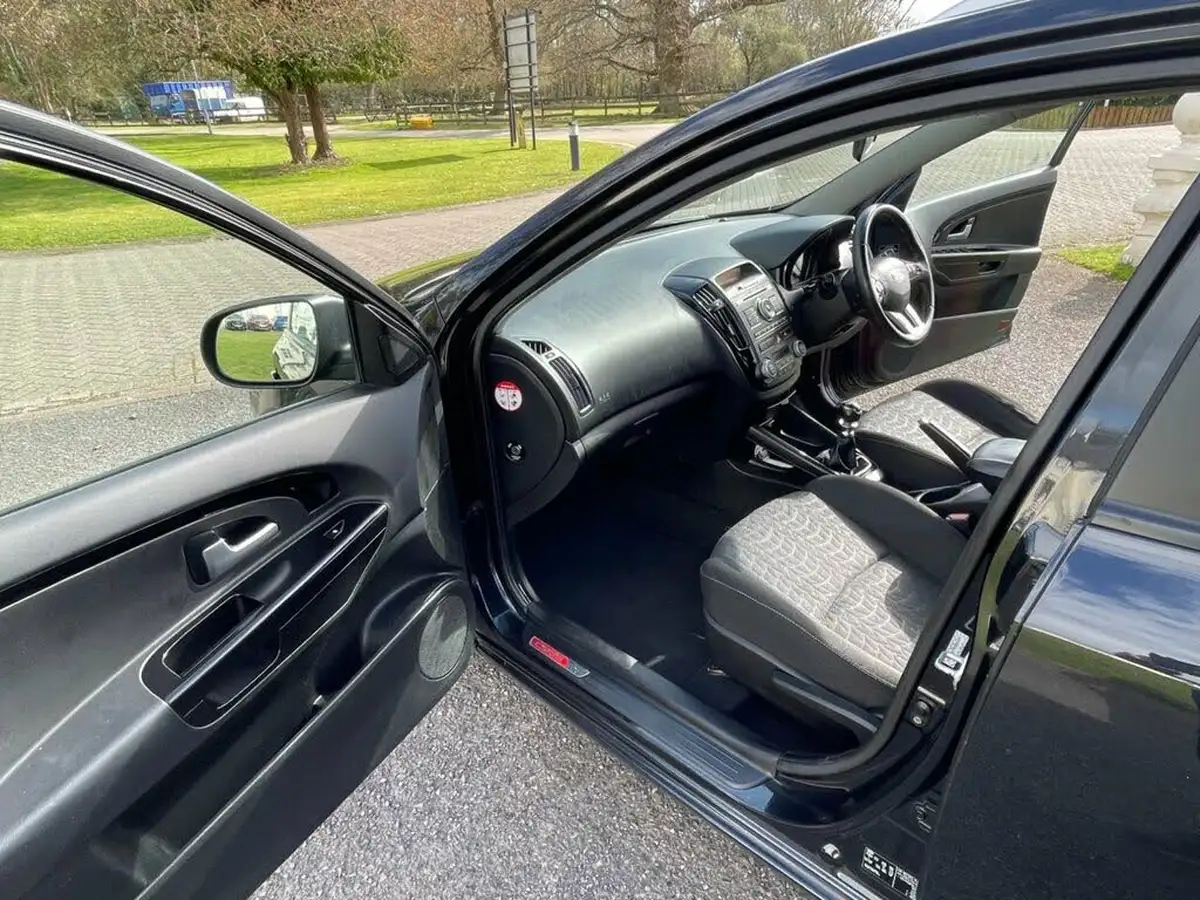 2012-kia-ceed-16td-3-estate-big-21