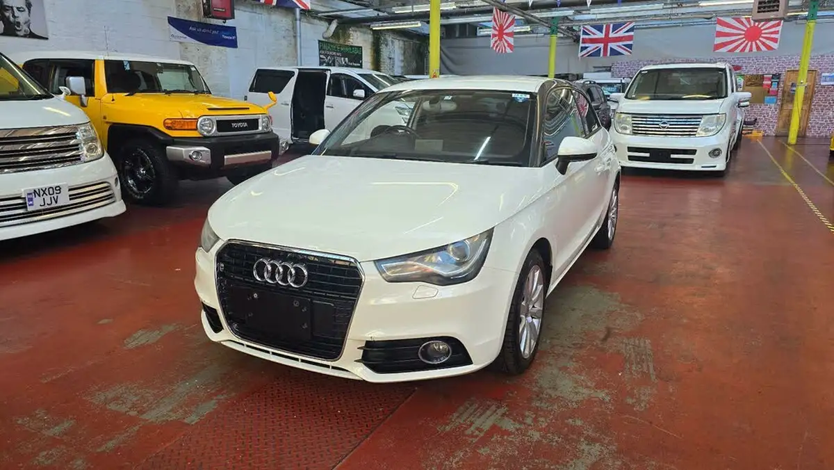 2013-audi-a1-big-27