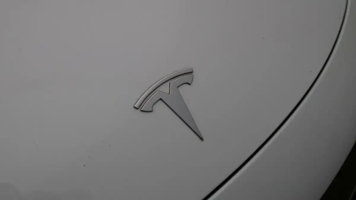 2022-tesla-model-3-e-long-range-big-24