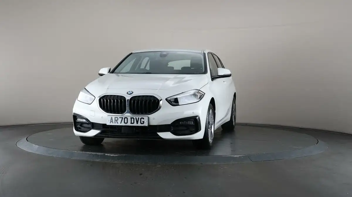 2021-bmw-1-series-15td-116d-sport-lcp-big-40