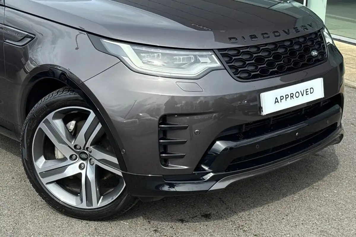 2023-land-rover-discovery-30-d300-dynamic-hse-big-25