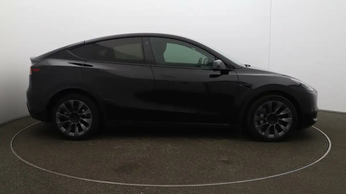 2022-tesla-model-y-e-long-range-big-40